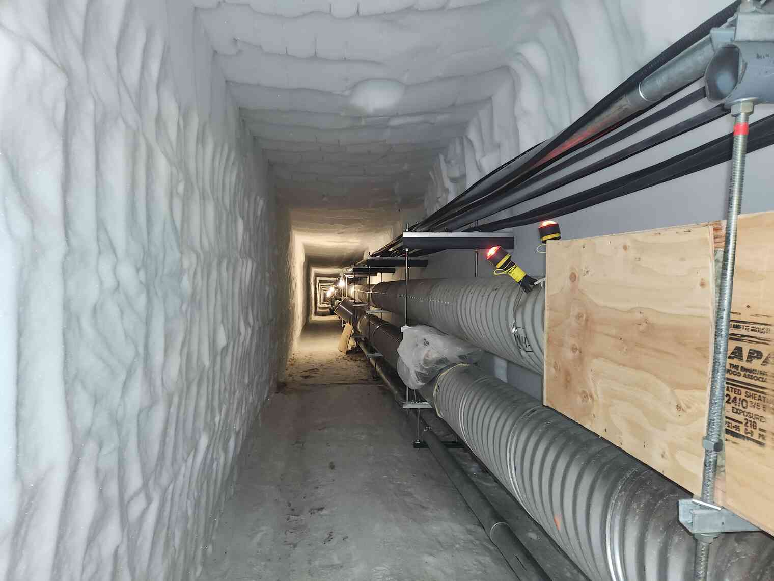 Ice Tunnel 01