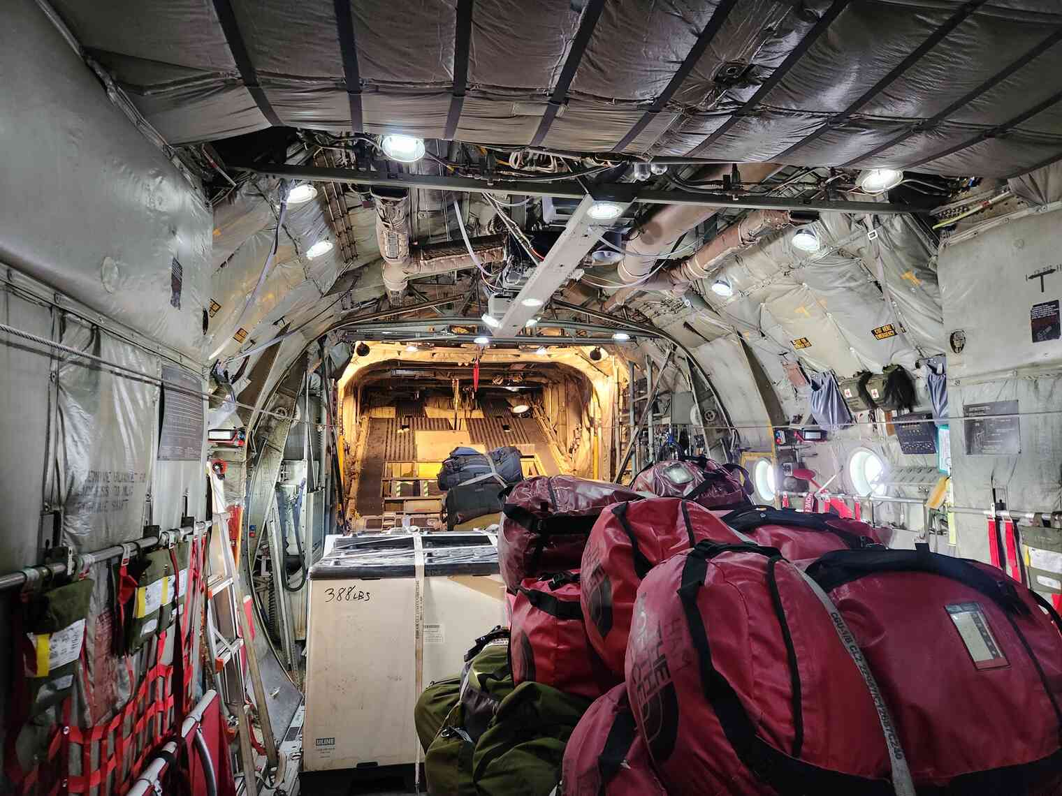 LC-130 Cargo 01
