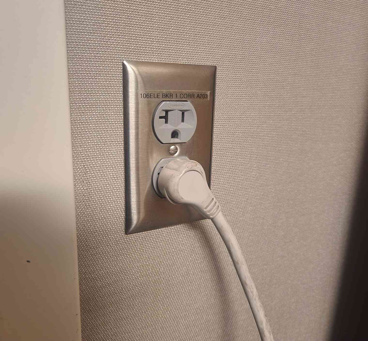 Duplex Outlet 01